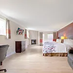 Americas Best Value Inn & Suites Monterey