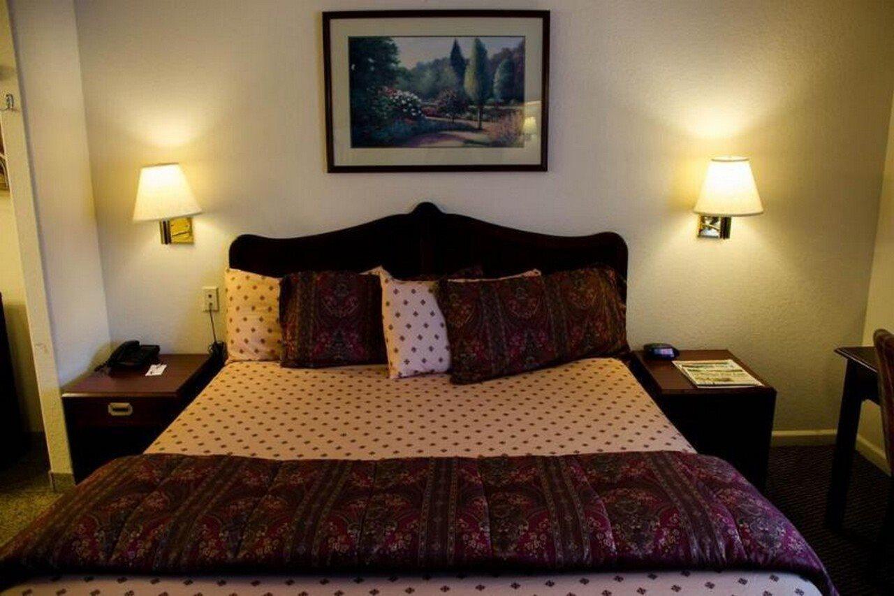 Inn Rodeway Near Downtown 3*