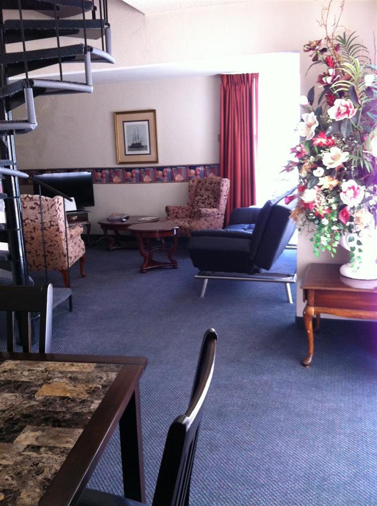 Motel Americas Value Presidents On Munras 2*