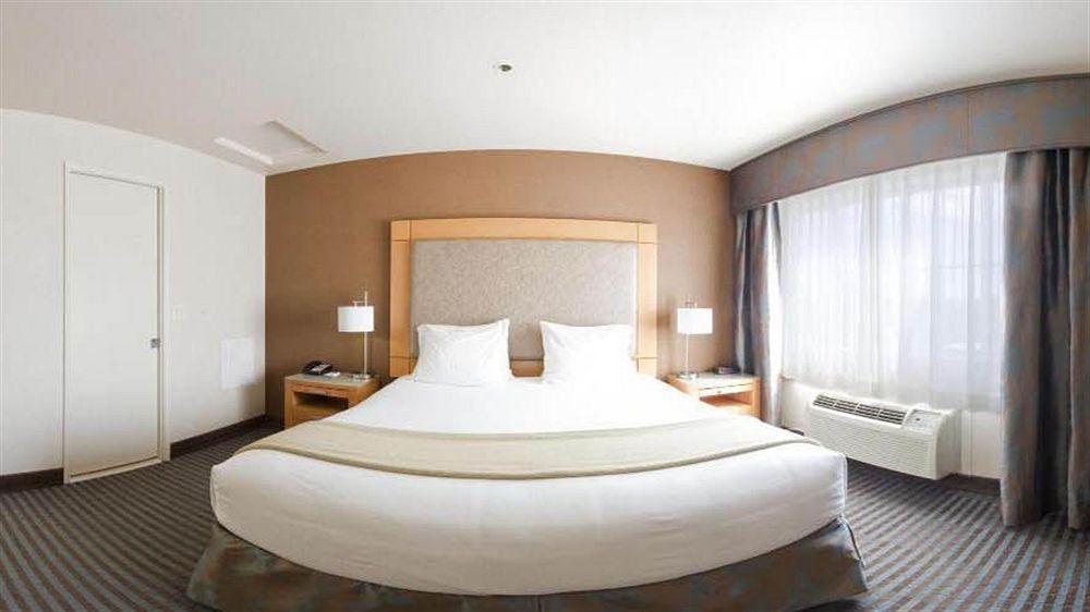 Holiday Express - Cannery Row By Ihg