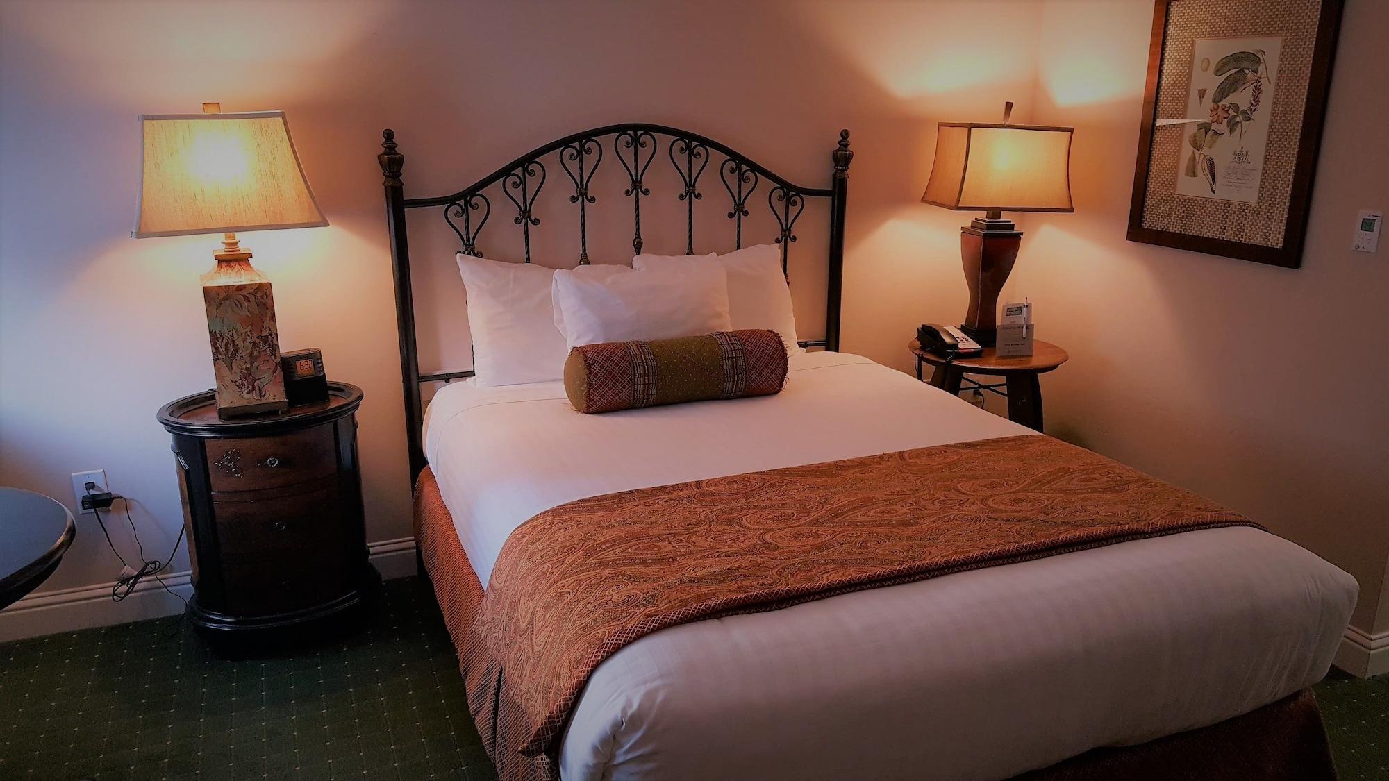 Hotel The 3*