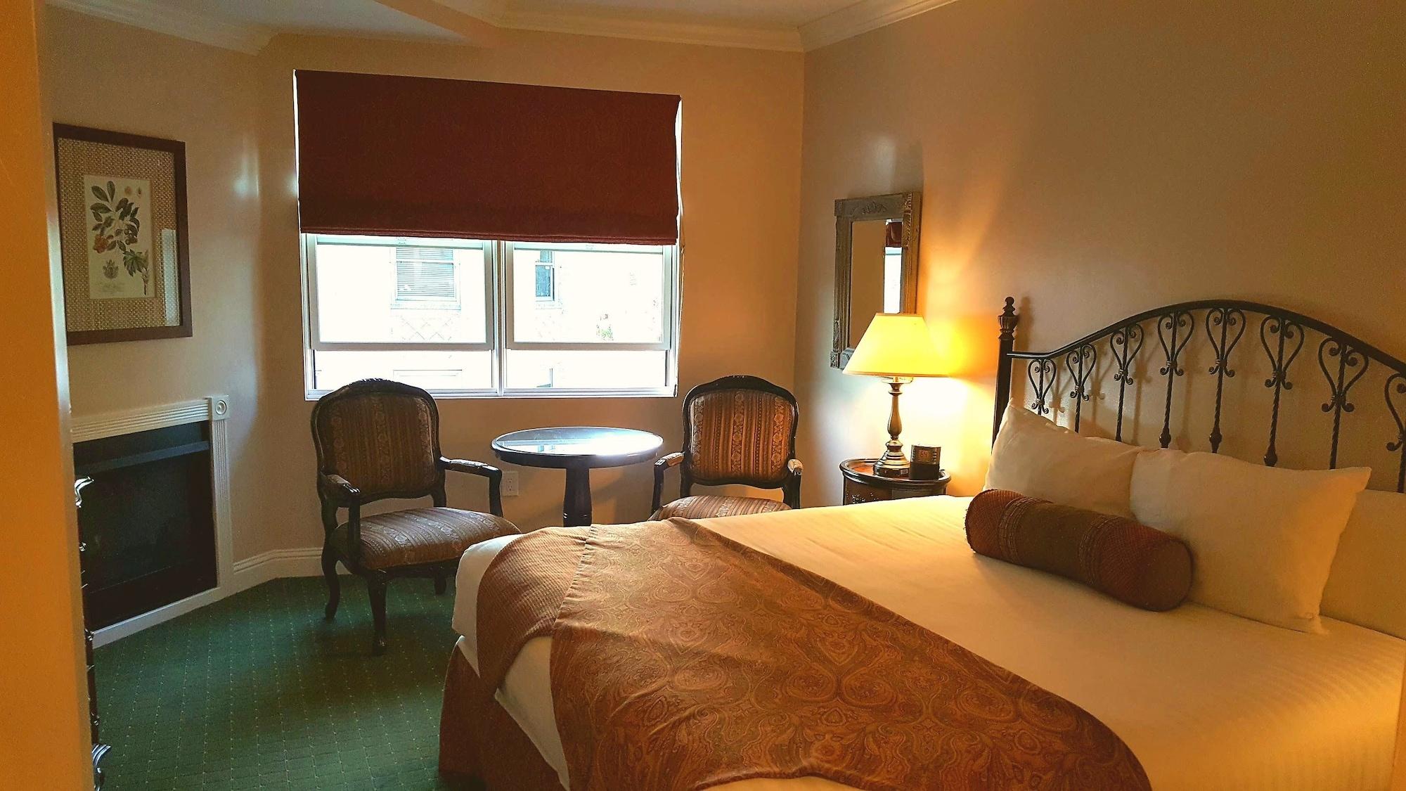 Hotel The 3*