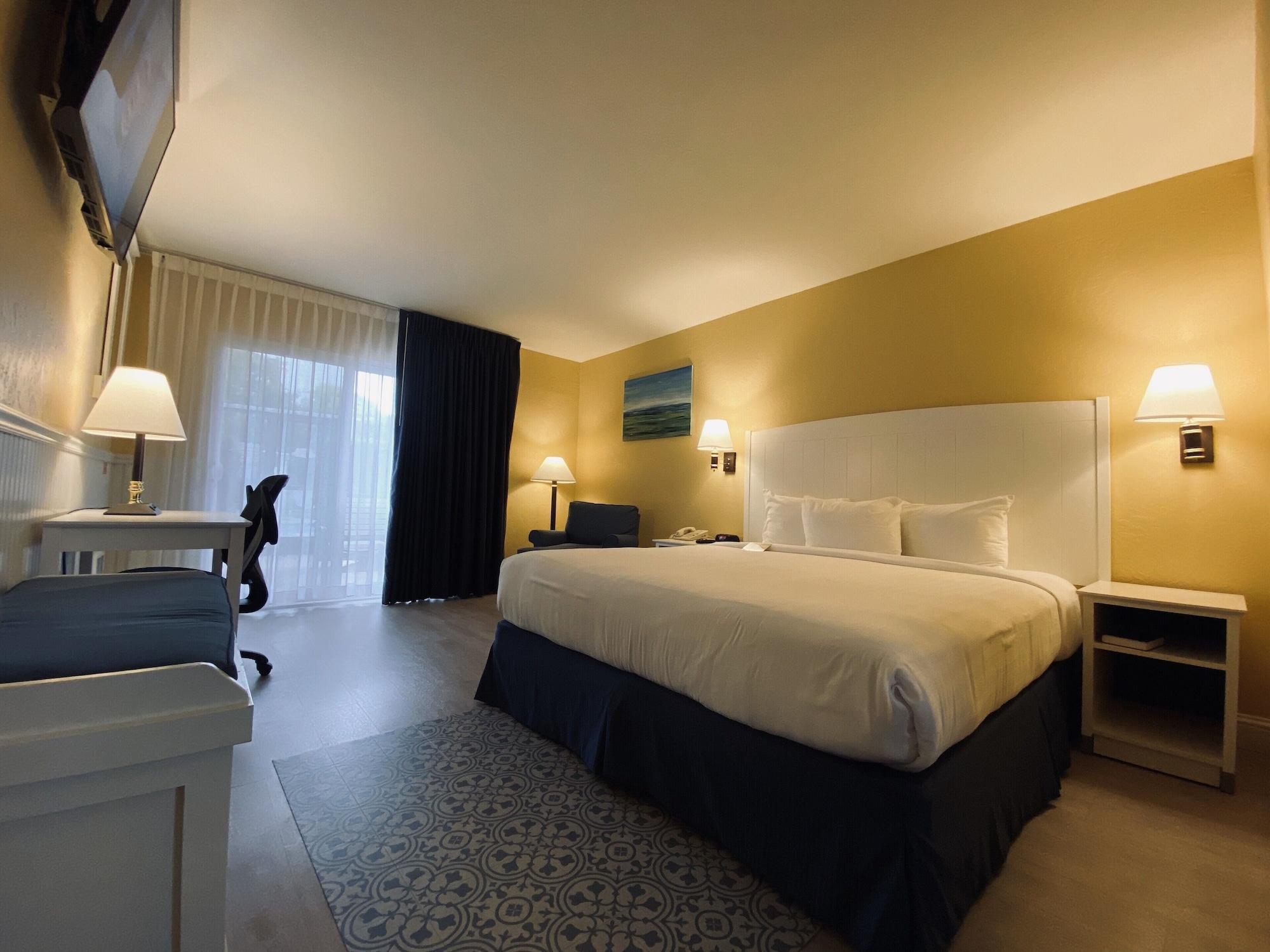 Bay Hotel 3*