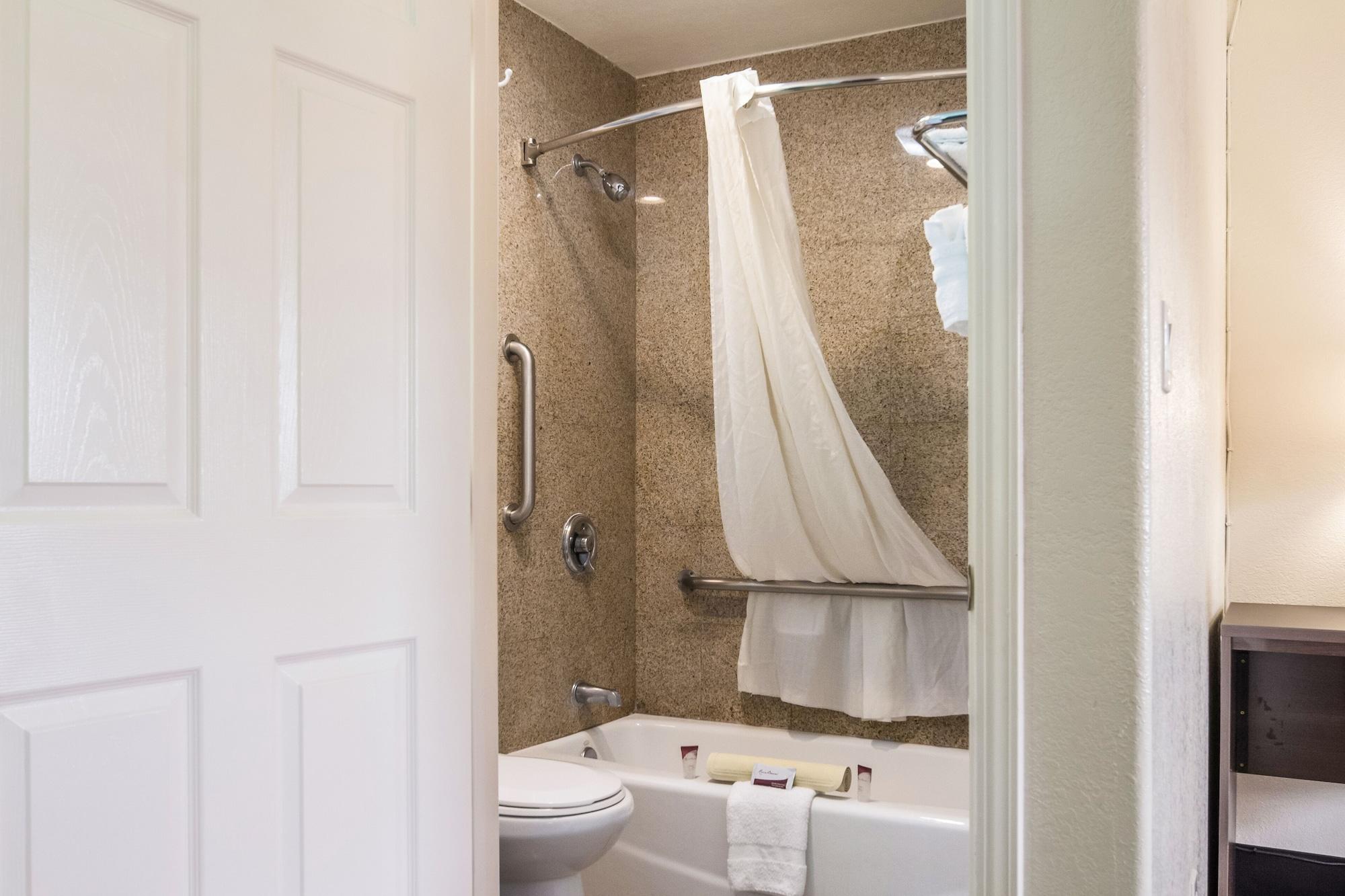 Inn Rodeway Near Downtown 3*