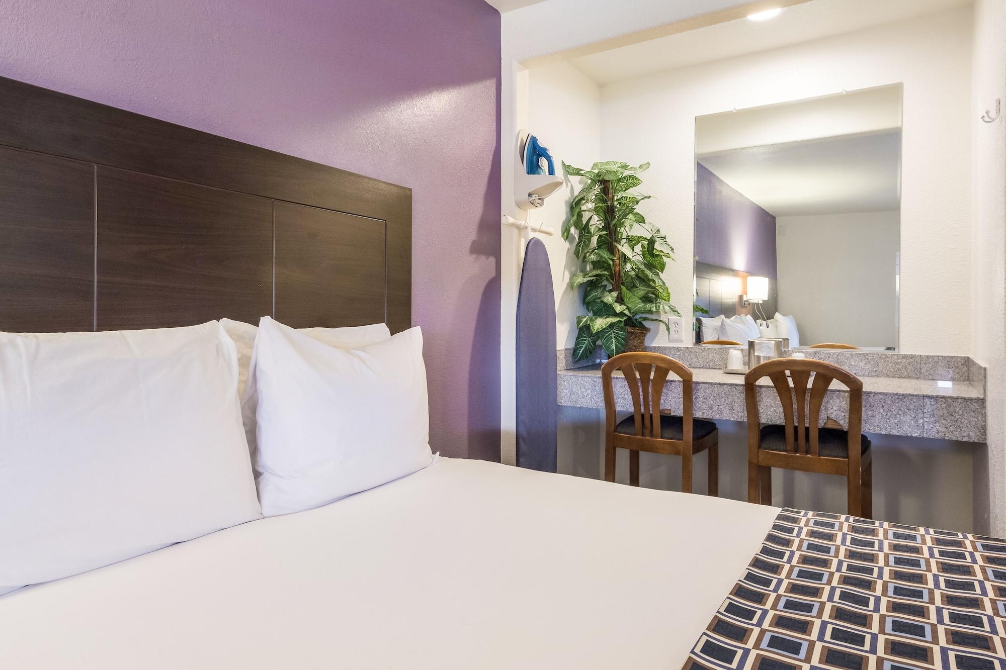 Rodeway Near Downtown 3*