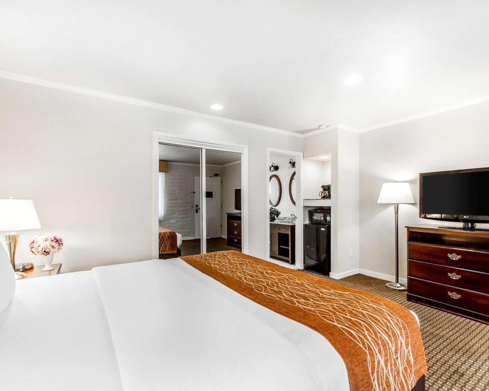 The At 1252 Motel Monterey