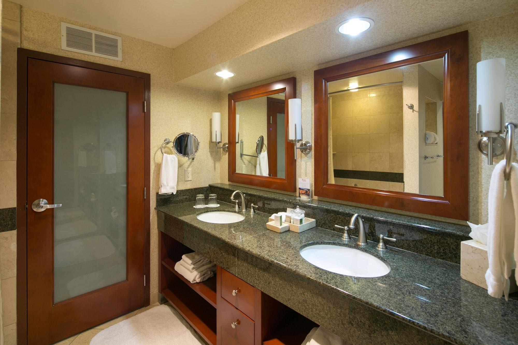 Bay Hotel 4*