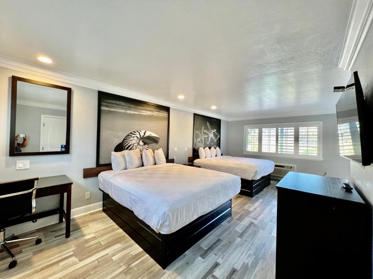 Aura 2* Monterey