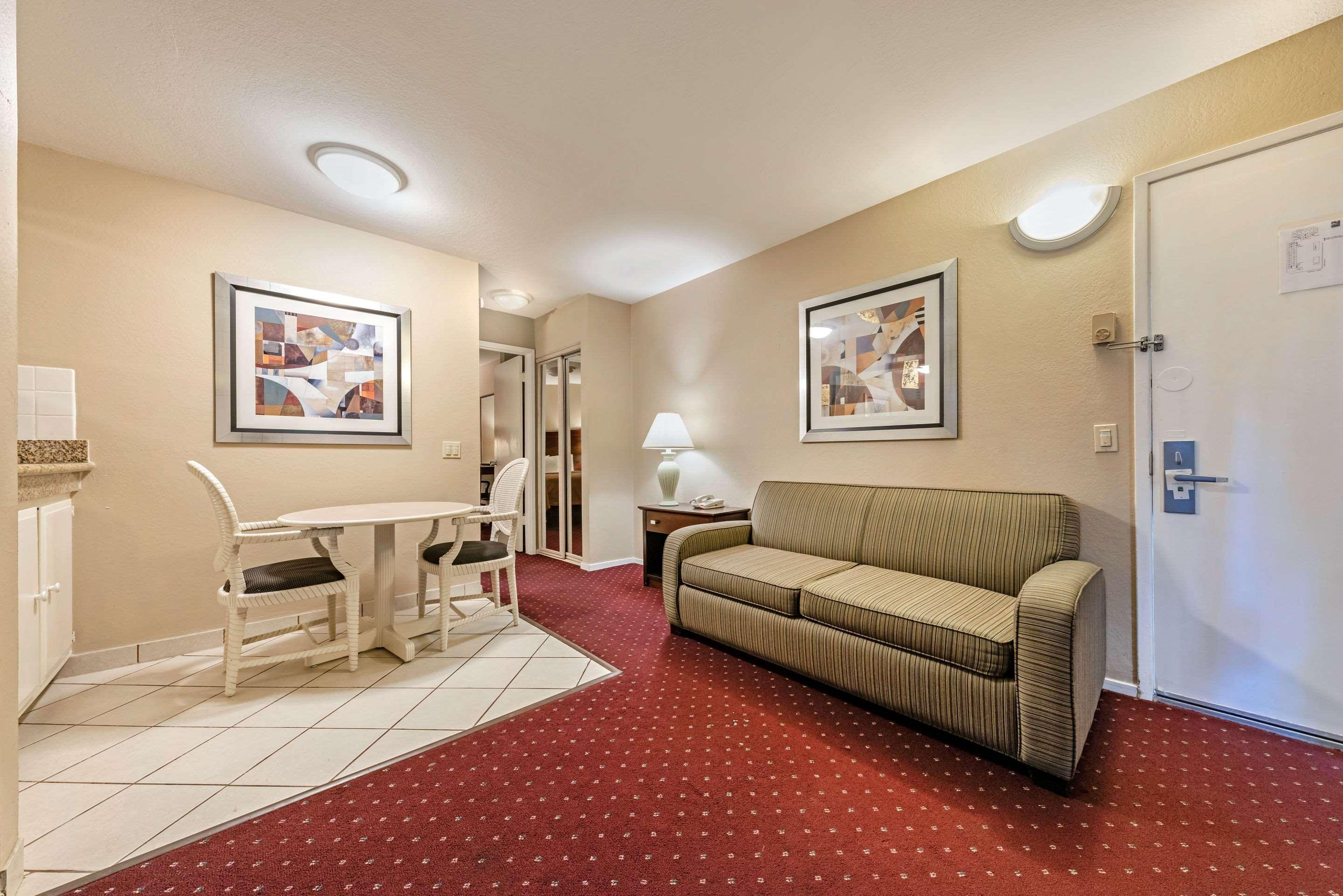 Scottish Fairway Hotel Monterey