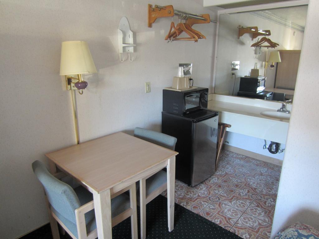 Inn Rodeway Near Fairgrounds *