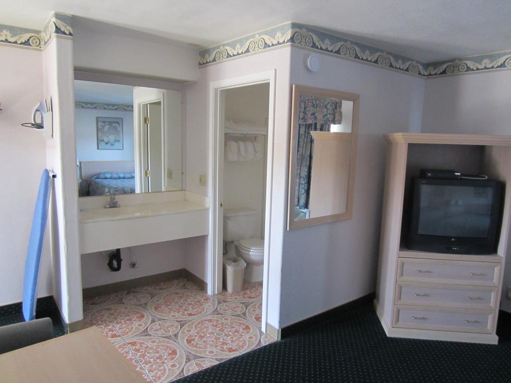 Inn Rodeway Near Fairgrounds *