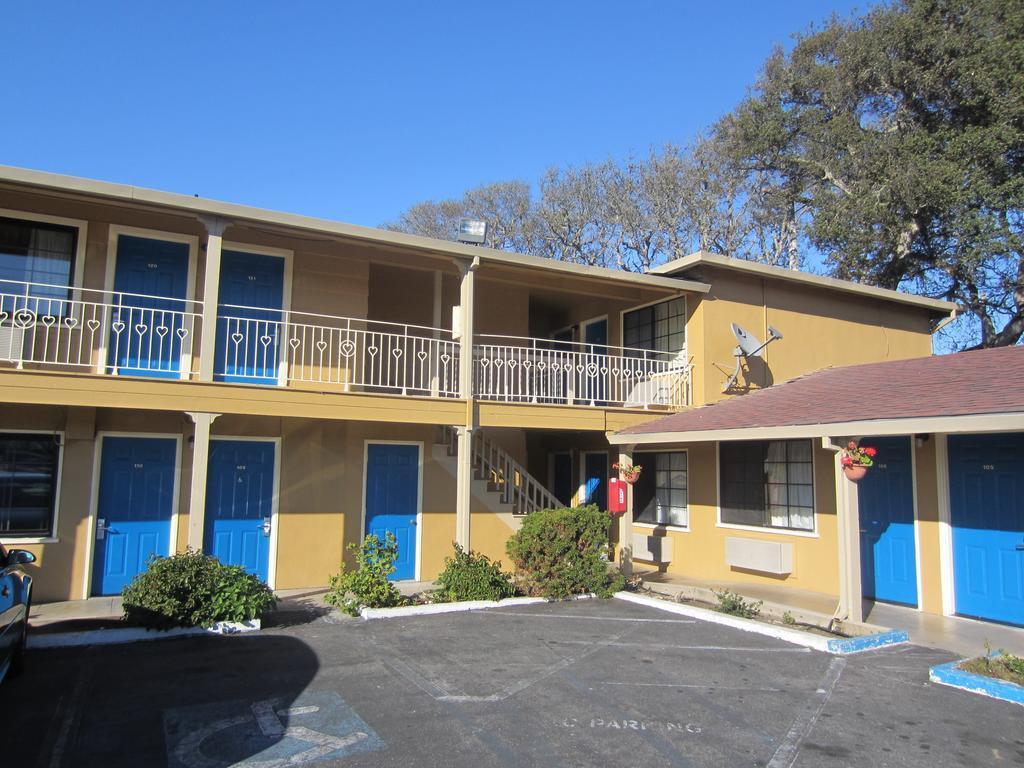 Rodeway Near Fairgrounds * Monterey