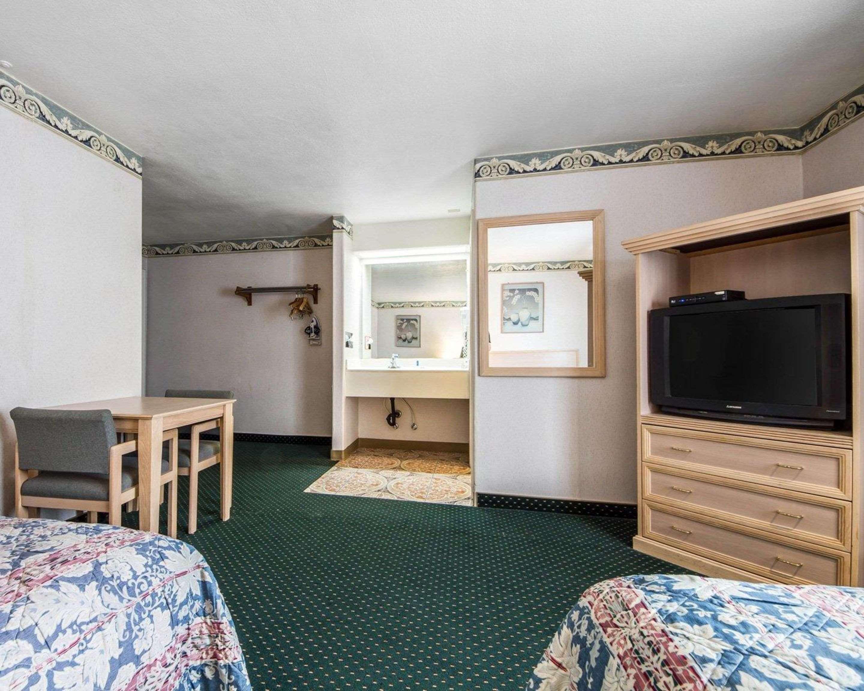 Inn Rodeway Near Fairgrounds *