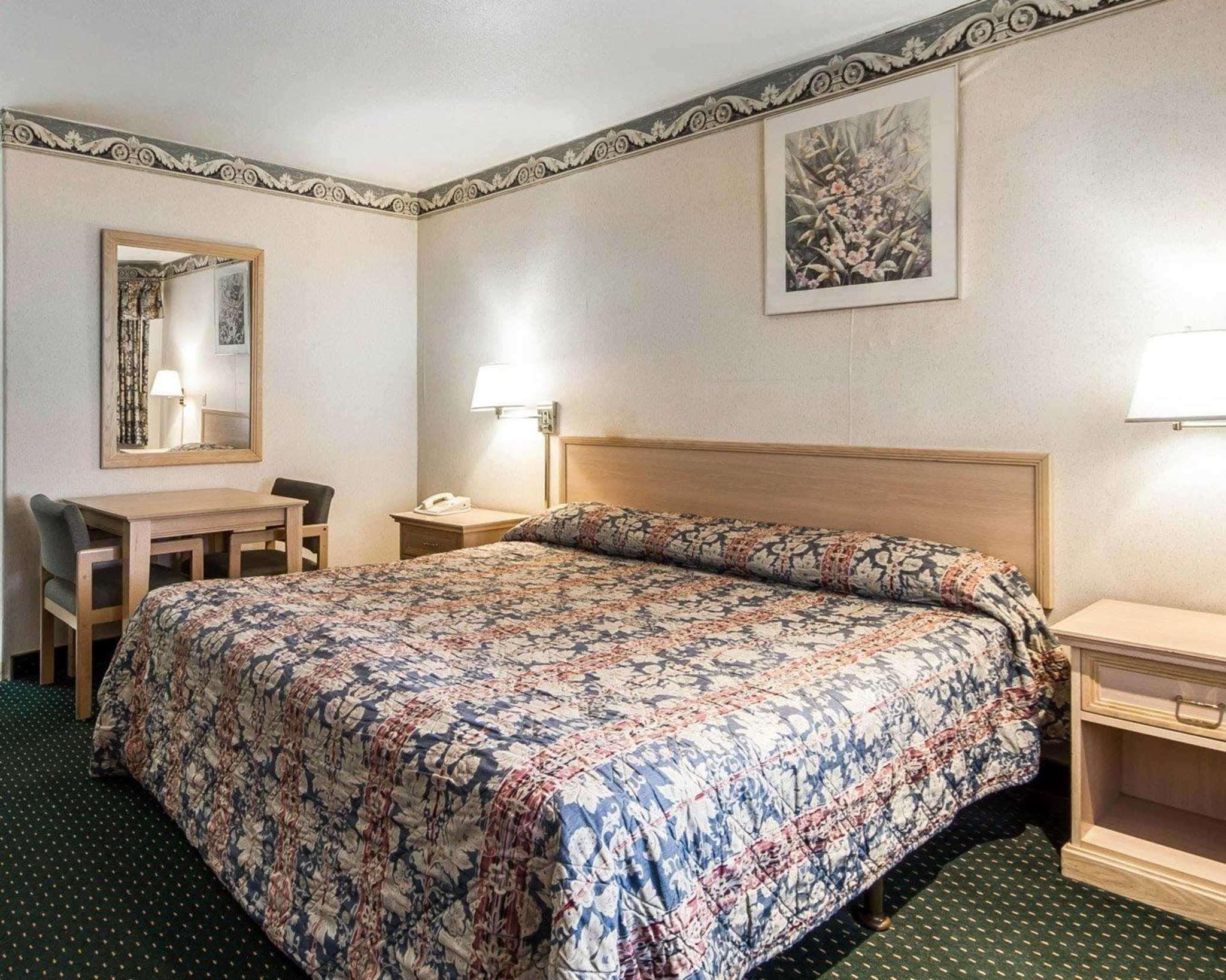 Inn Rodeway Near Fairgrounds *