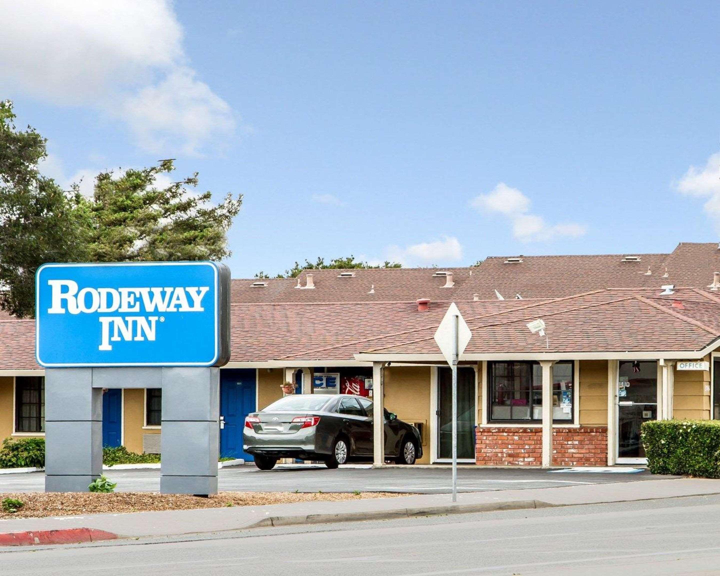 Rodeway Near Fairgrounds Inn *