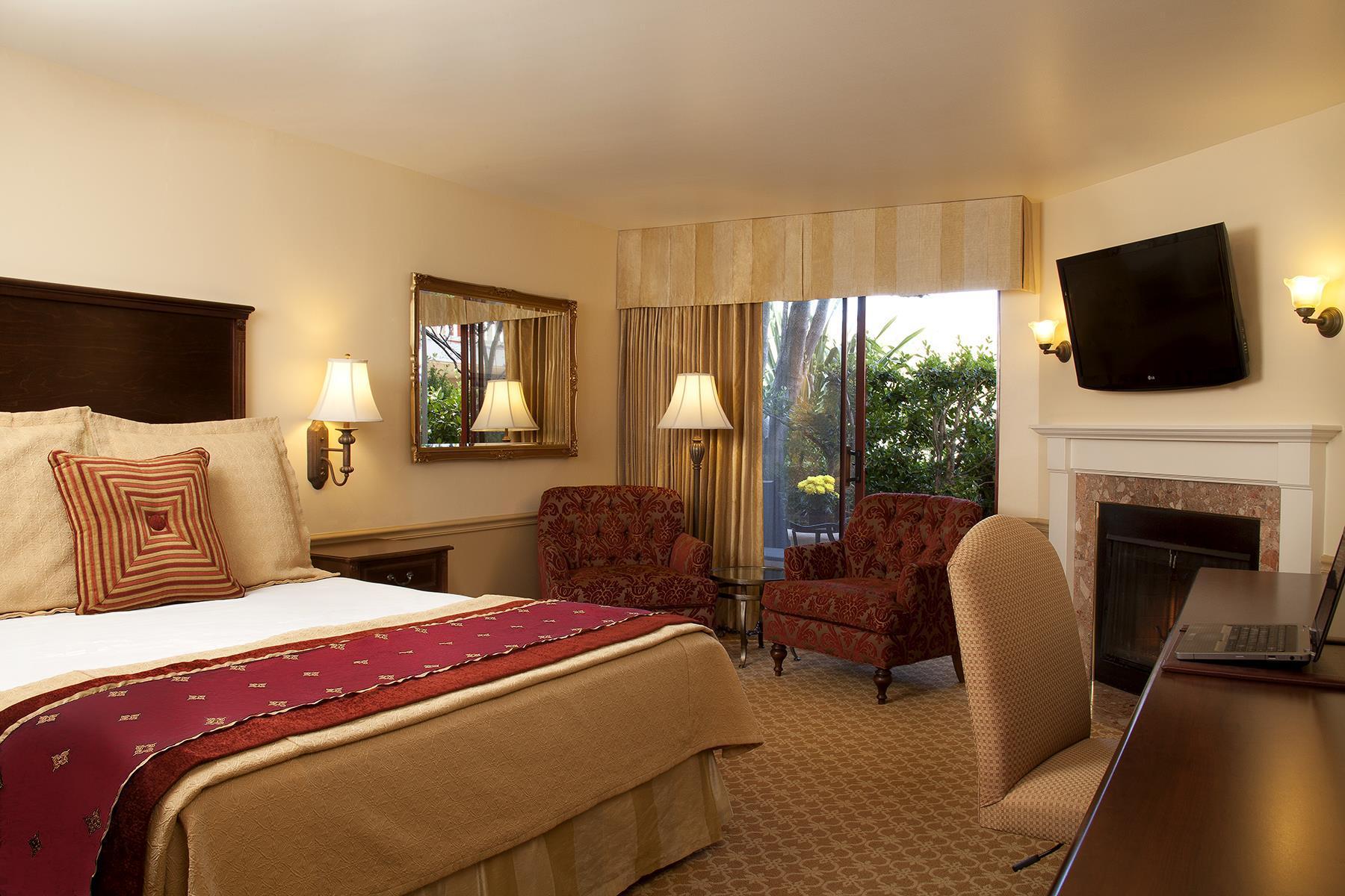 Victorian 3* Monterey