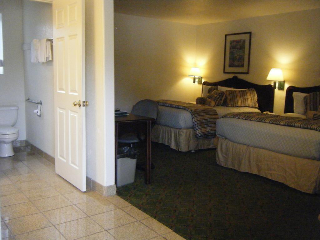 Rodeway Near Downtown 3* Monterey