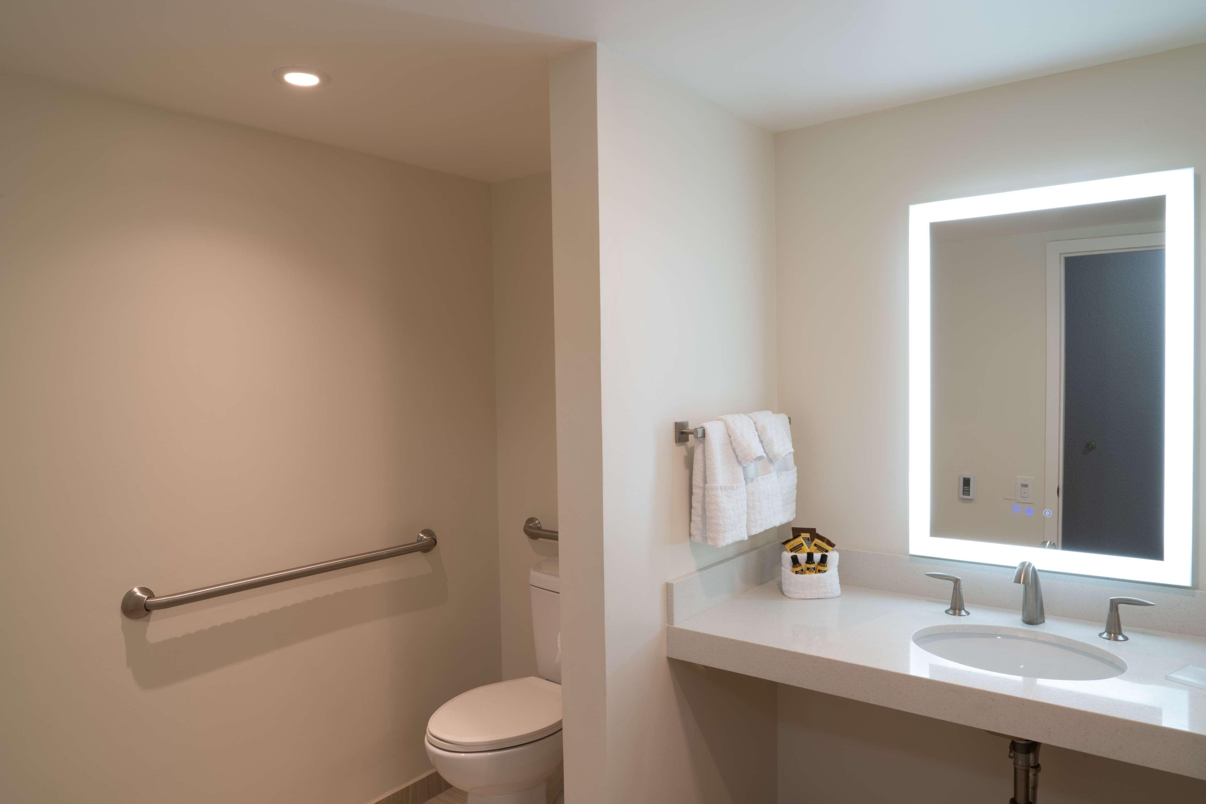 Best Western Plus Hotel Monterey