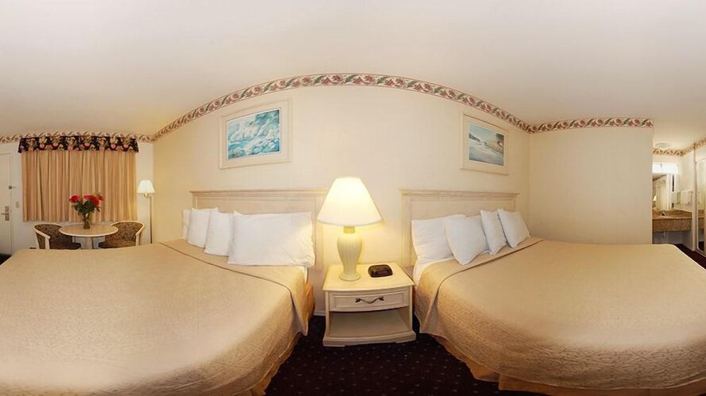 Scottish Fairway Hotel Monterey