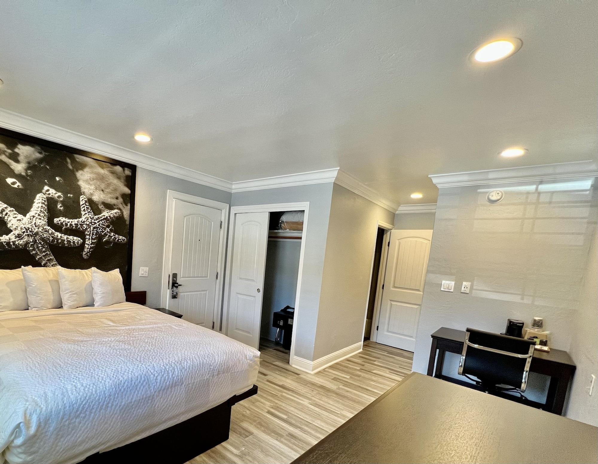 Aura Monterey