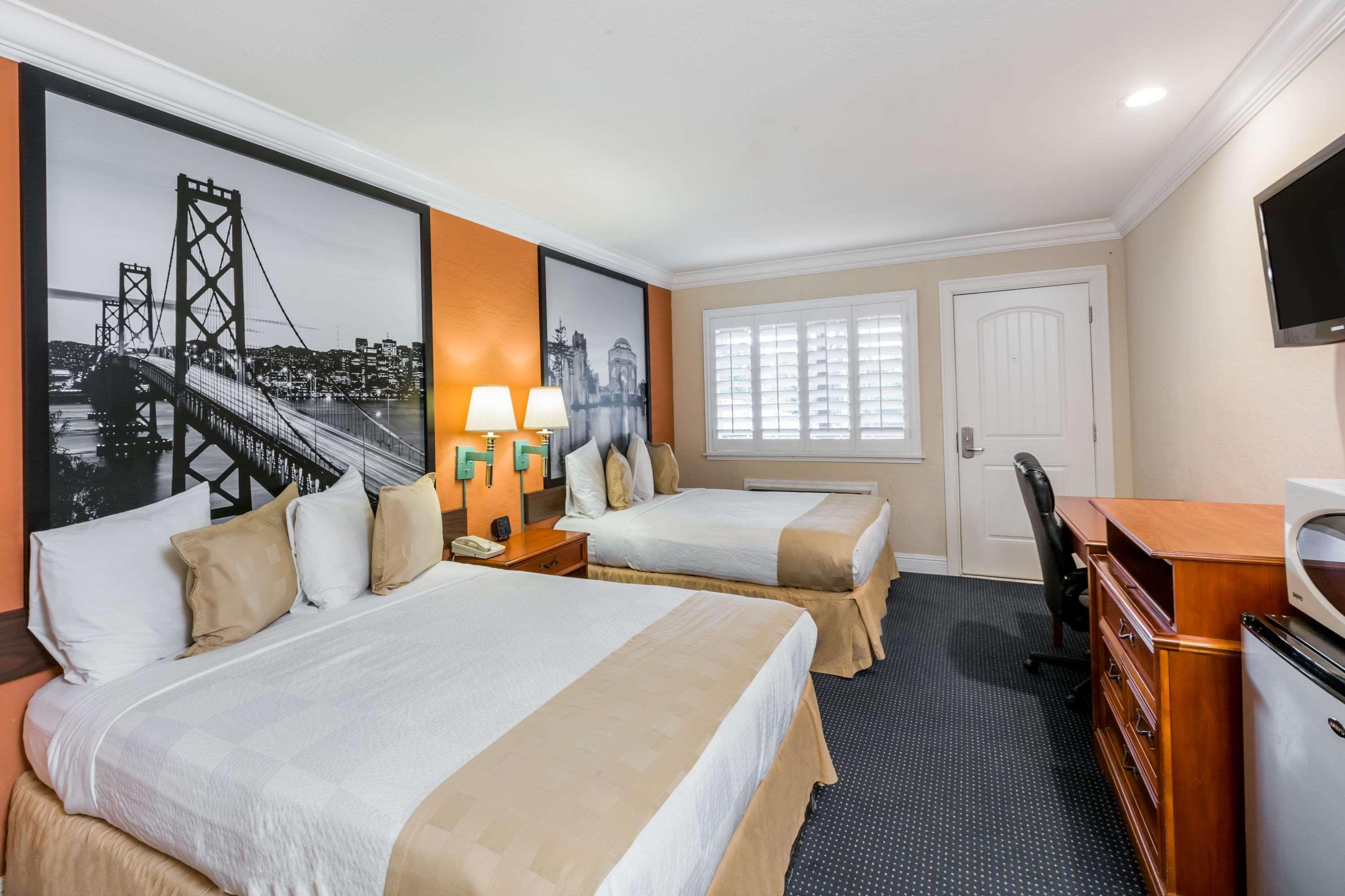 Aura Motel 2*