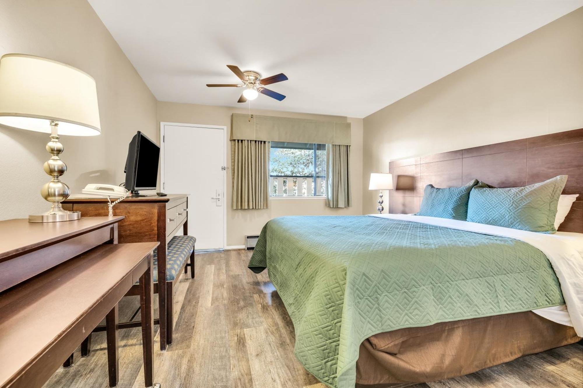 Scottish Fairway Hotel Monterey