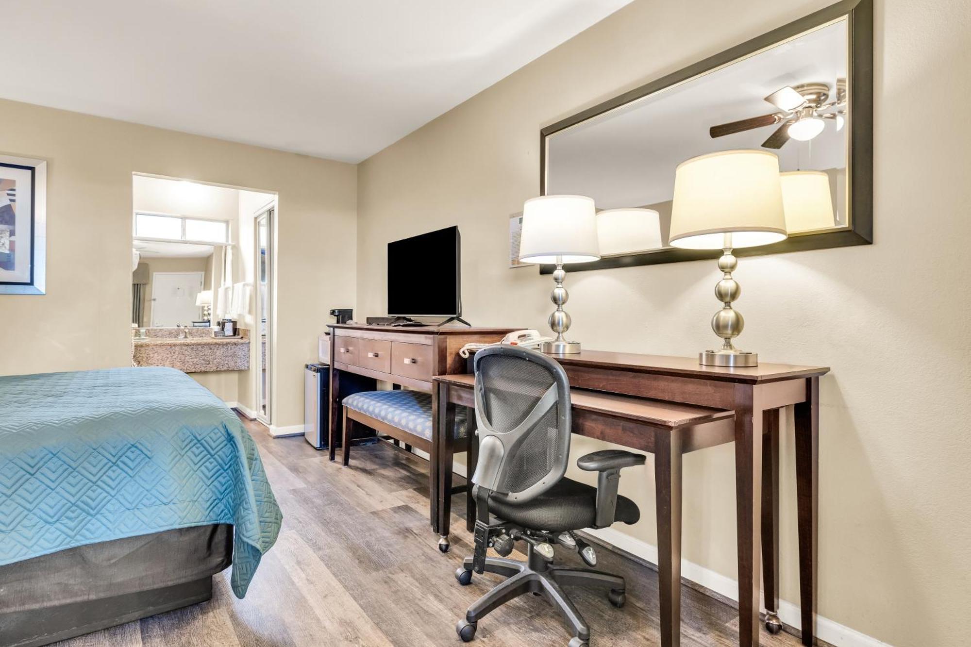 Scottish Fairway Hotel Monterey