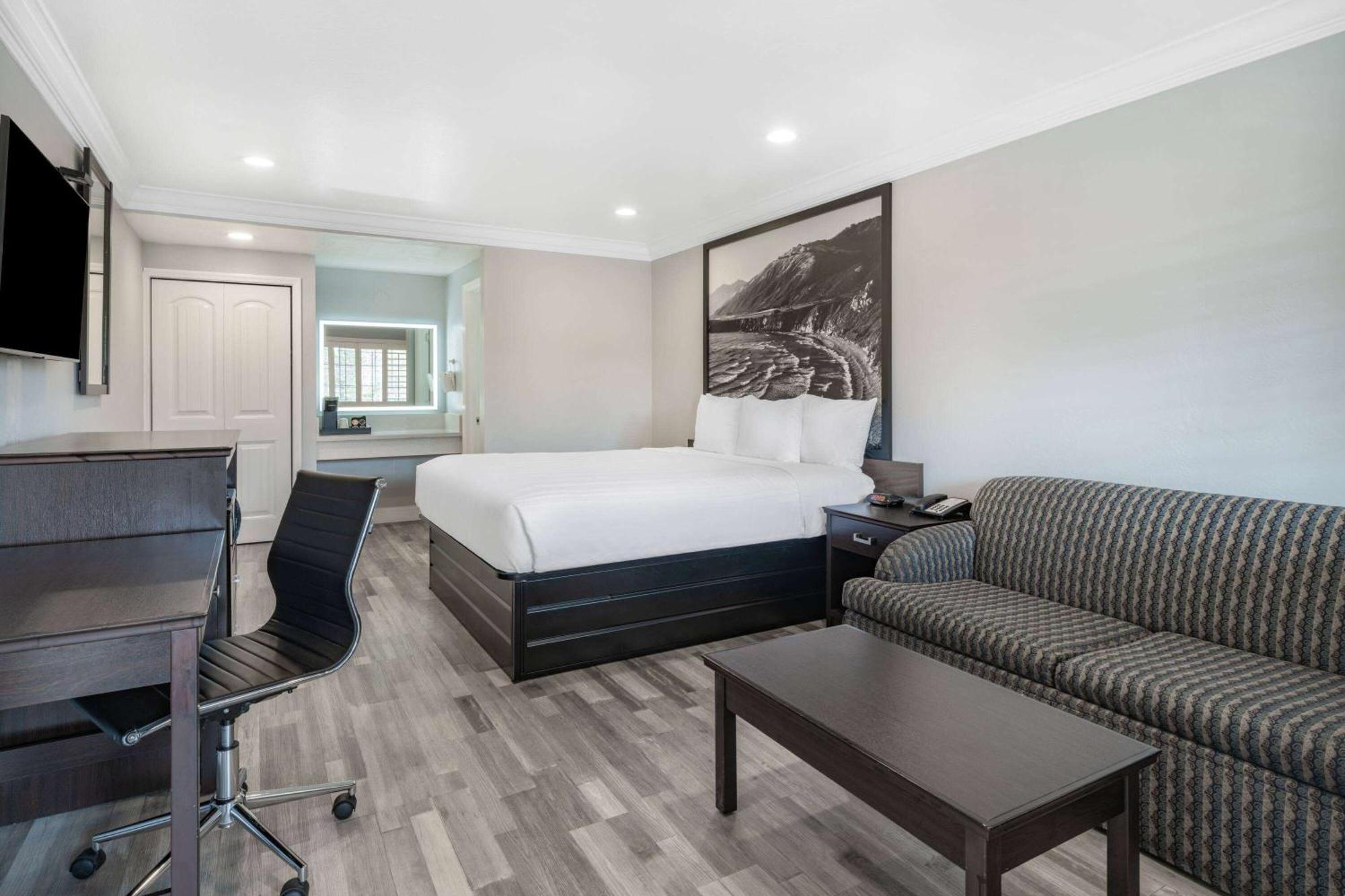 Aura Motel Monterey