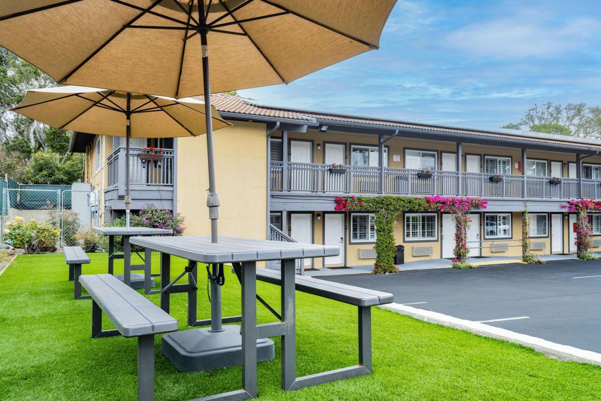 Aura Motel Monterey