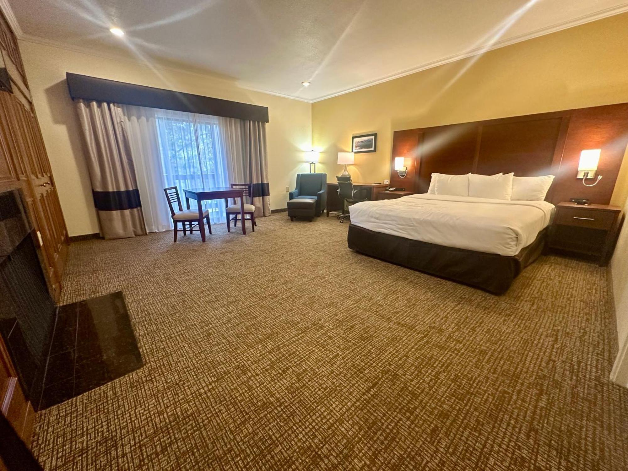 Comfort Peninsula Airport Inn Monterey