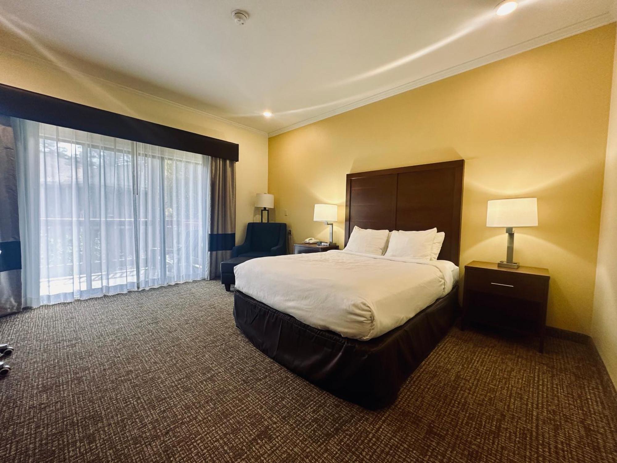 Comfort Peninsula Airport Inn