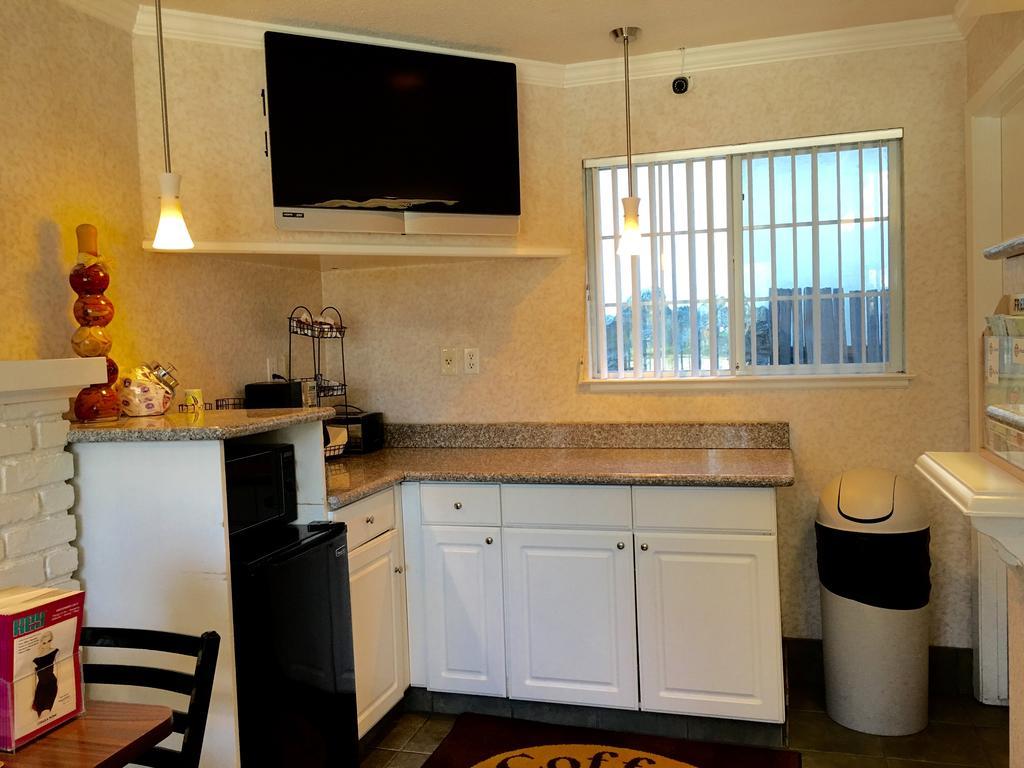 Pelican Motel 2*