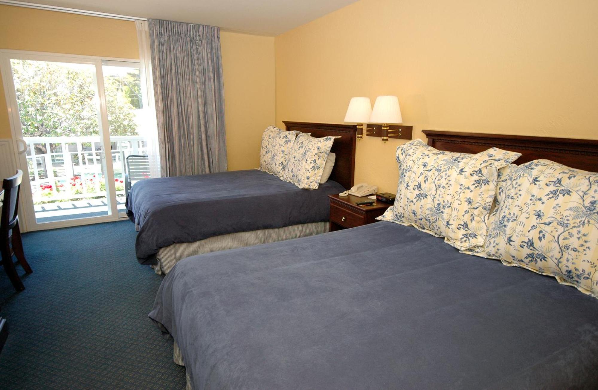 Bay 3* Monterey