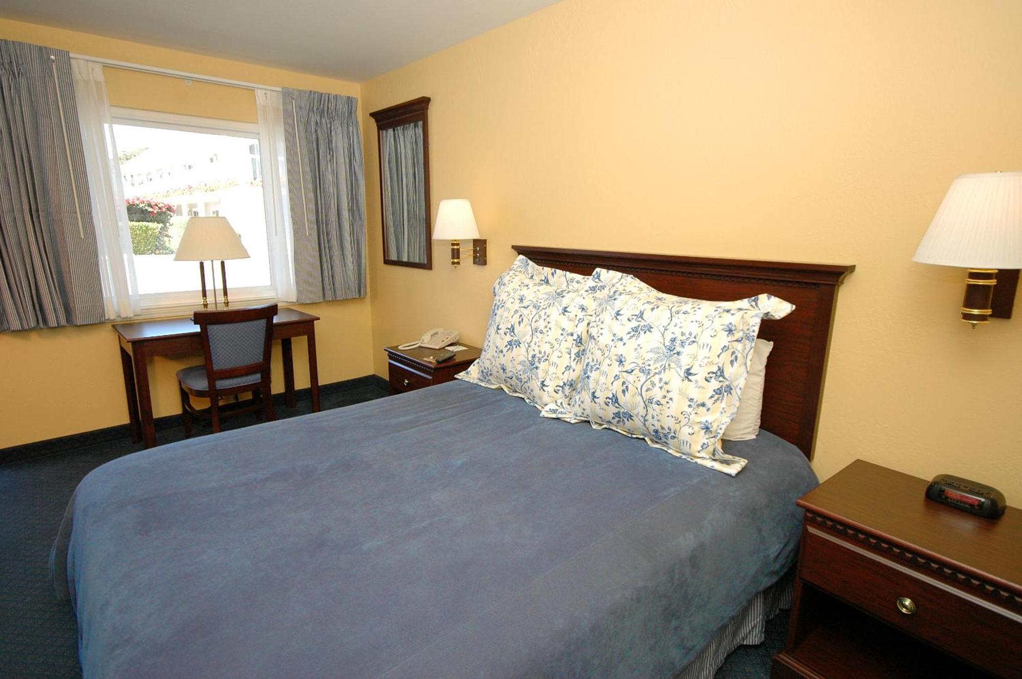 Bay 3* Monterey