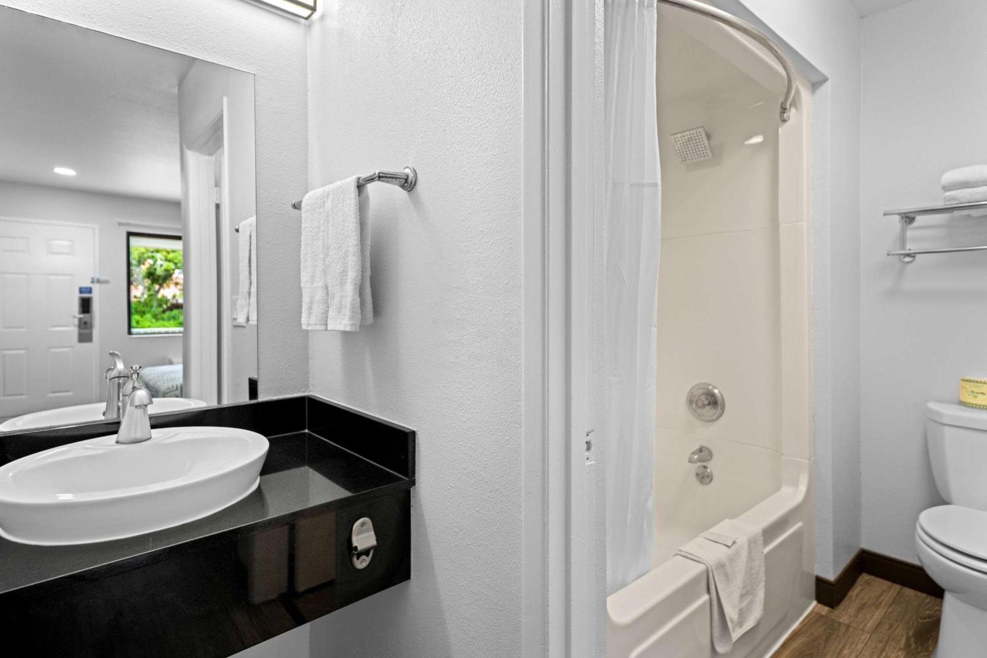 6-monterey, Ca Hotel