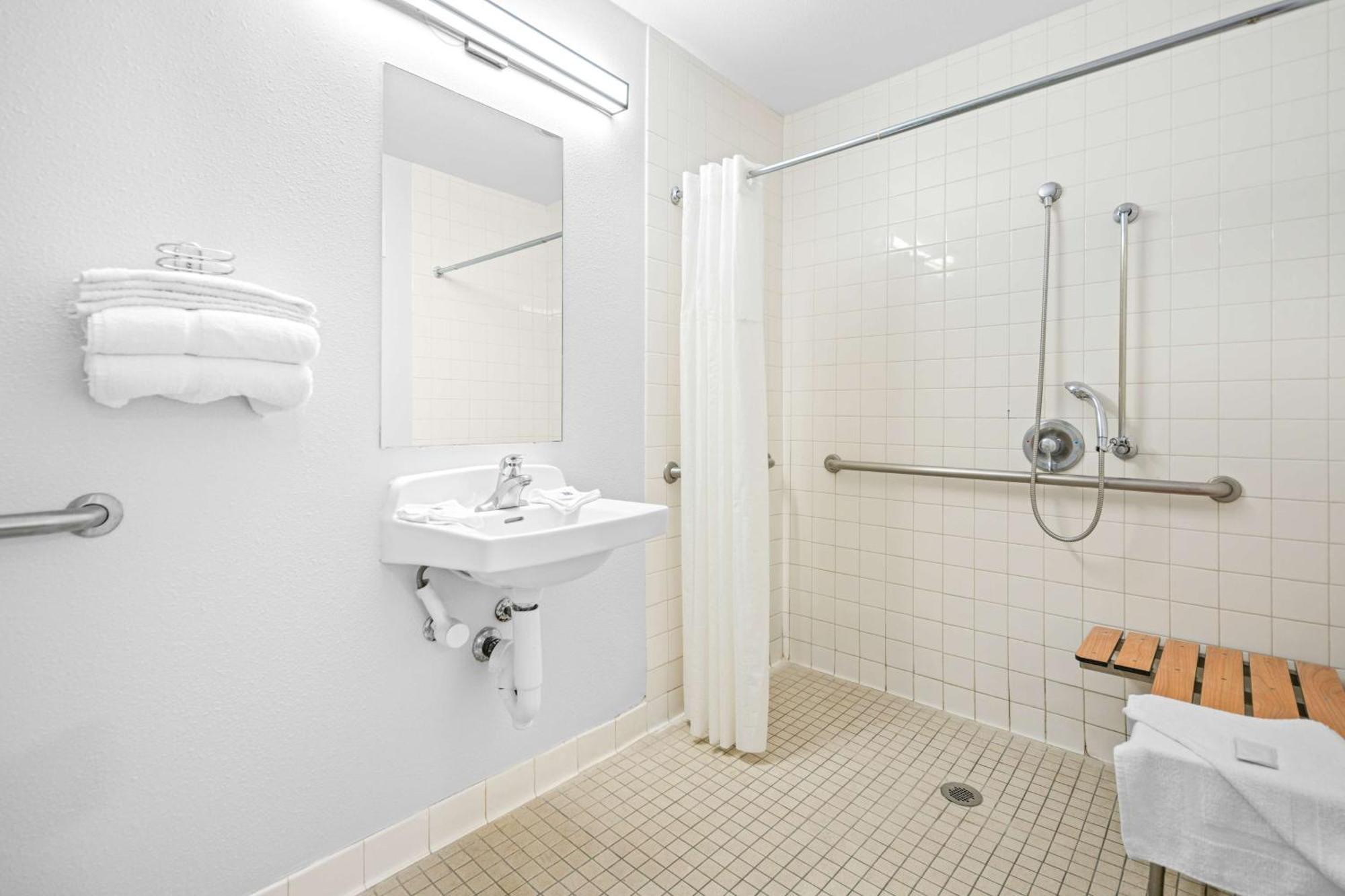 6-monterey, Ca Hotel