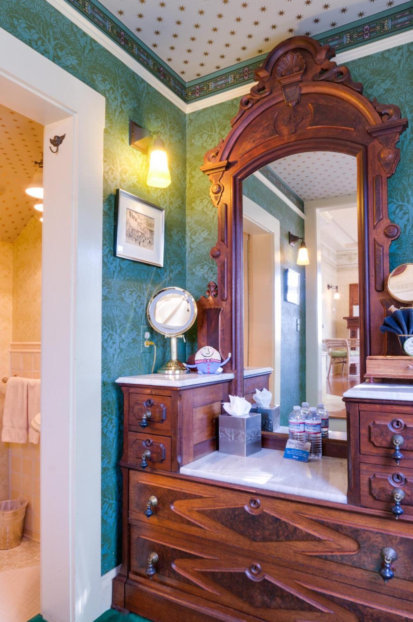 The Jabberwock Bed & Breakfast 3*