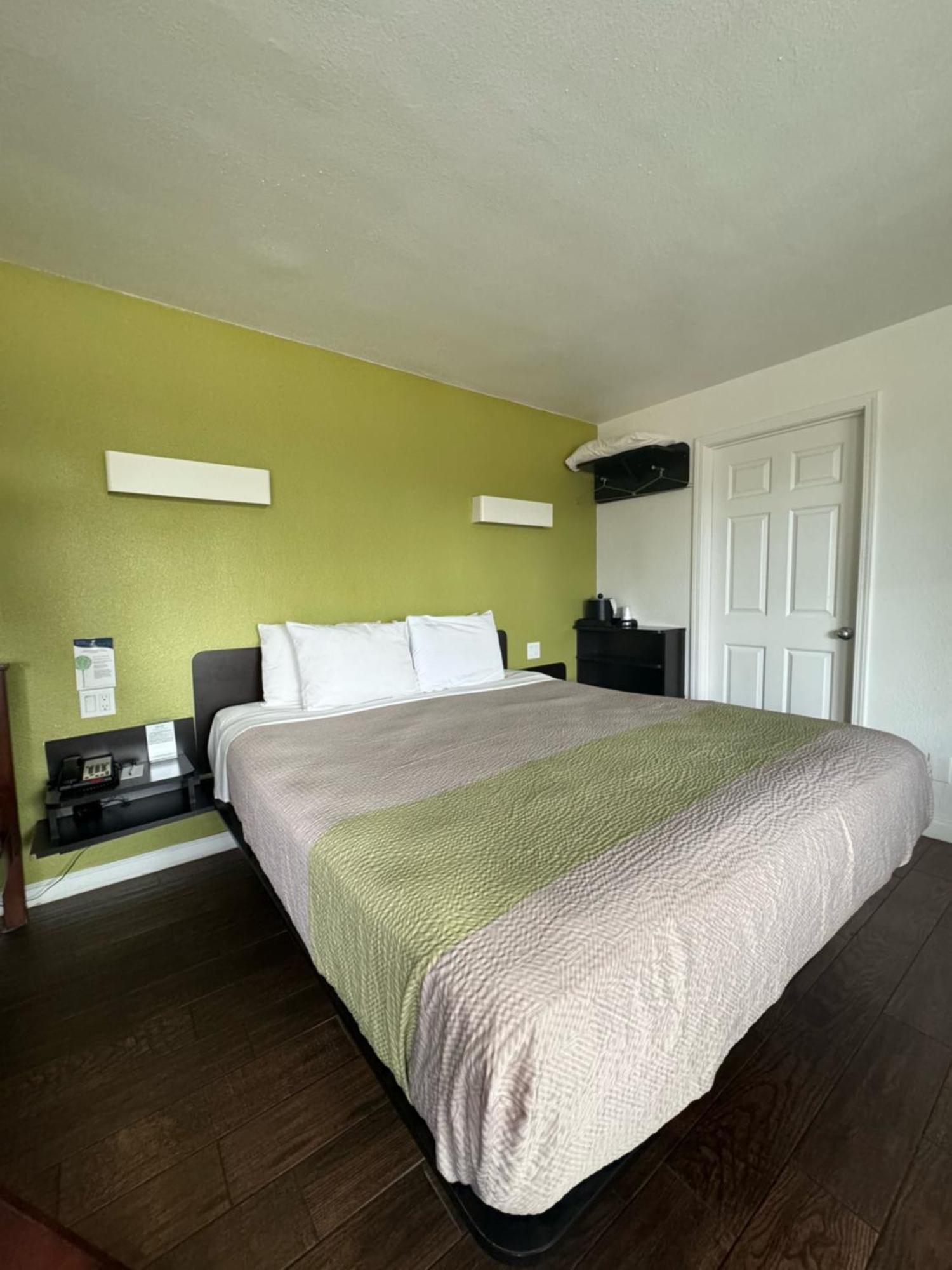 Fisherman's Cove Motel 2*