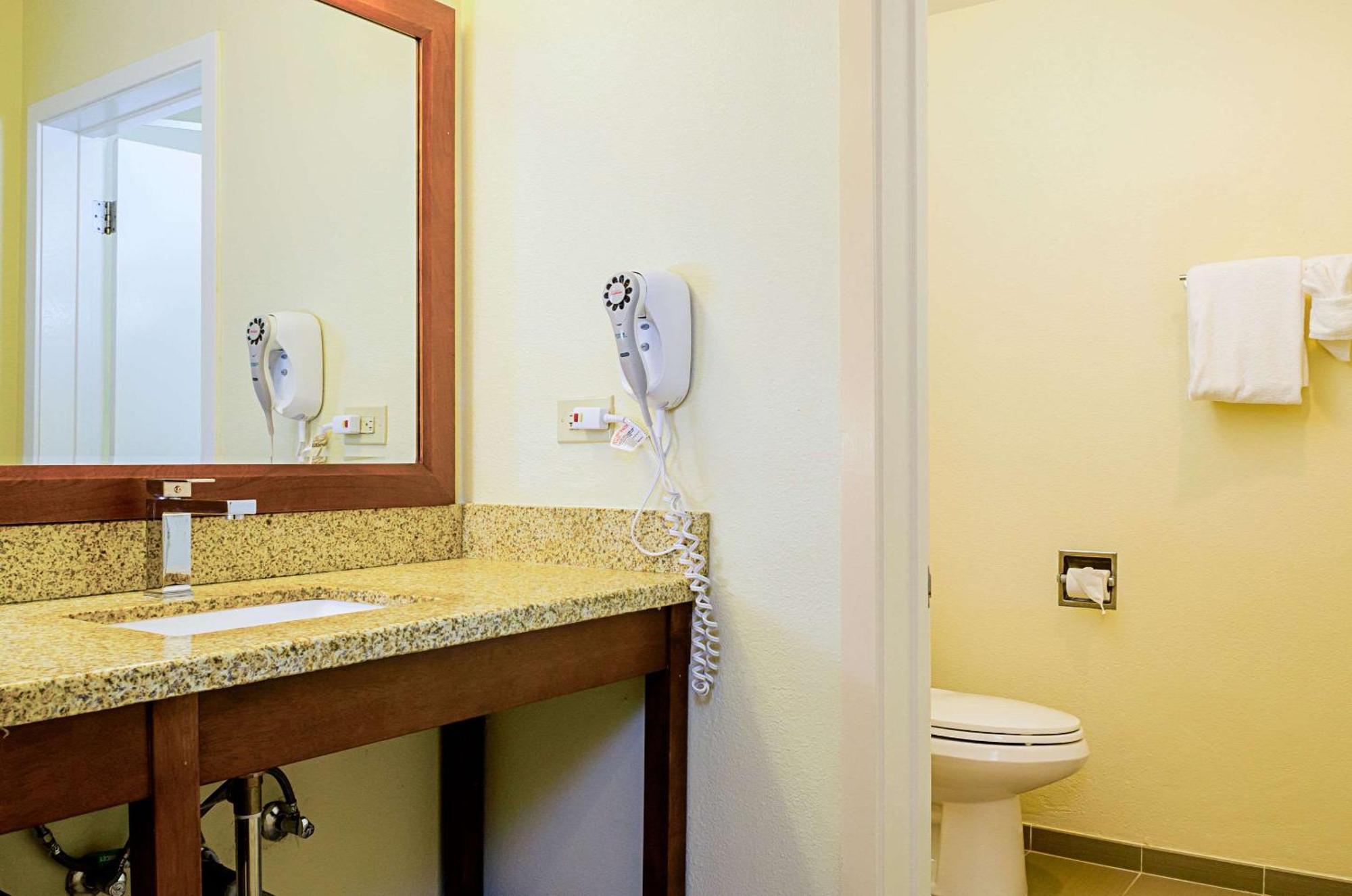 Comfort Peninsula Airport Inn Monterey