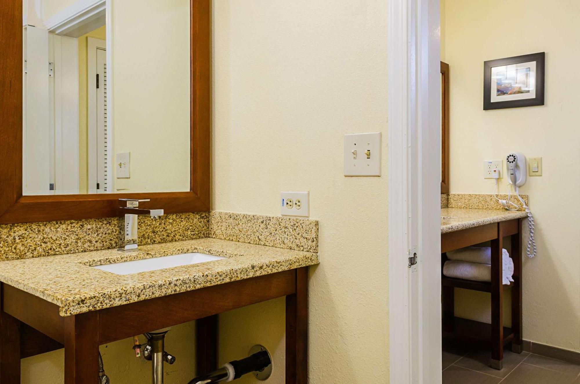 Inn Comfort Peninsula Airport