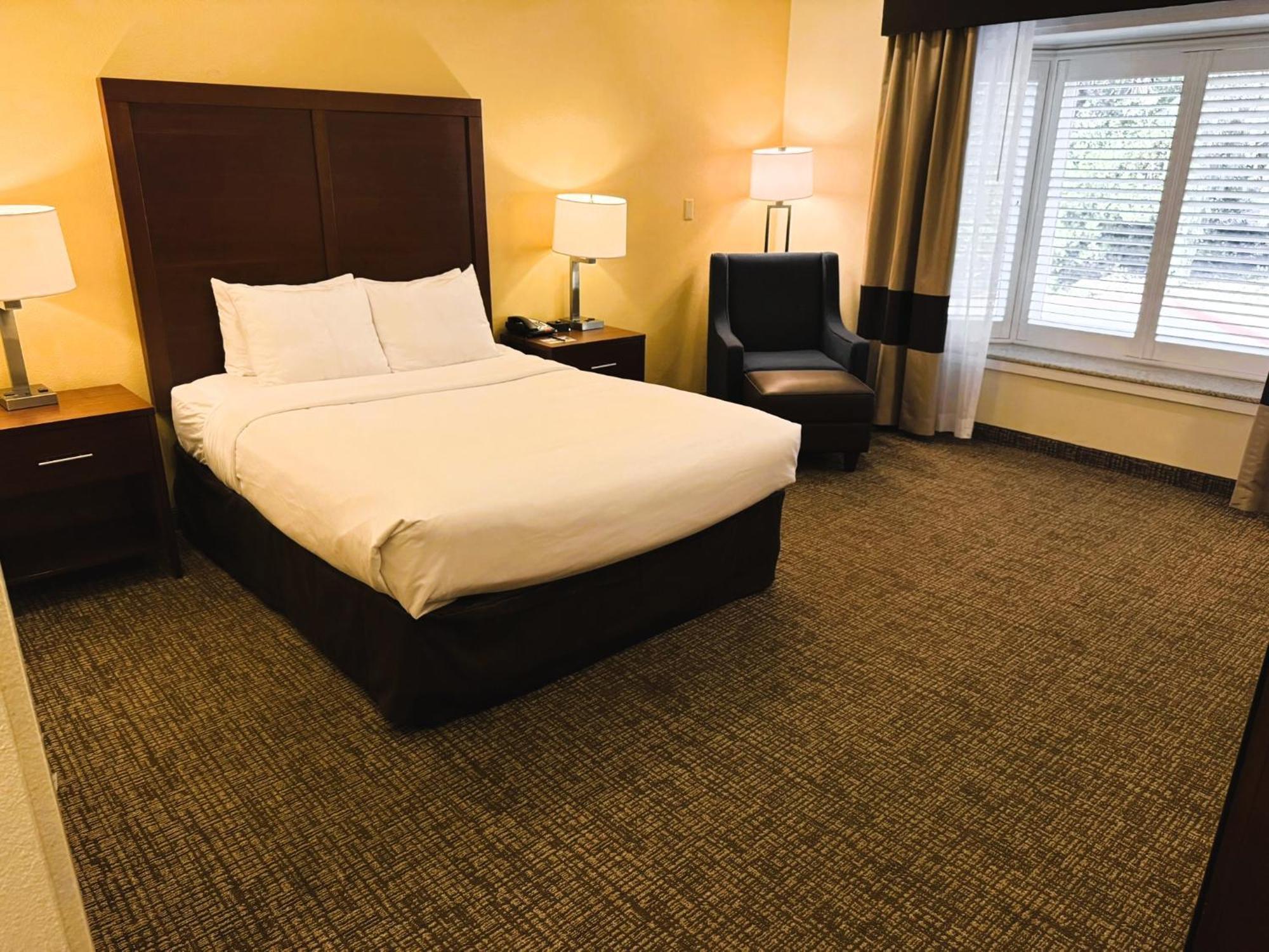 Comfort Peninsula Airport 2* Monterey