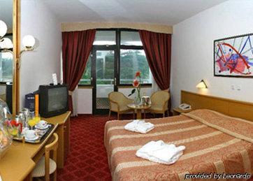 The Fireplace Motel 2*