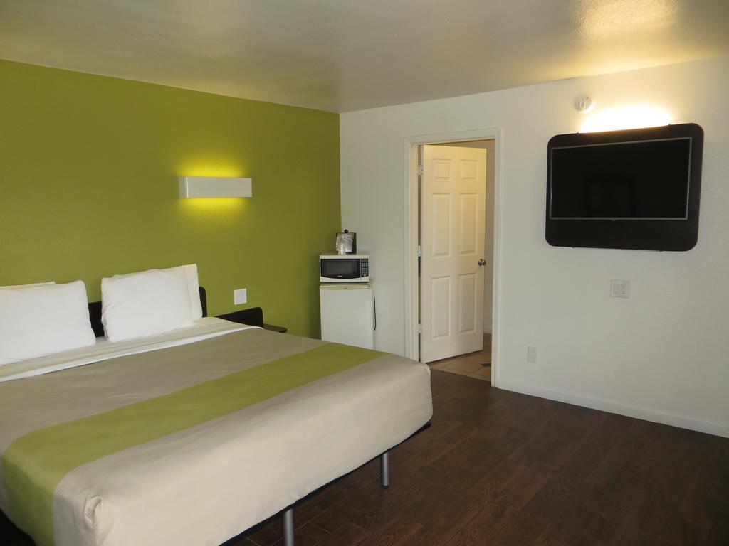 Fisherman's Cove Motel