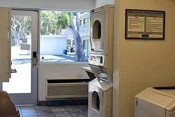 Hotel 6-monterey, Ca 2*