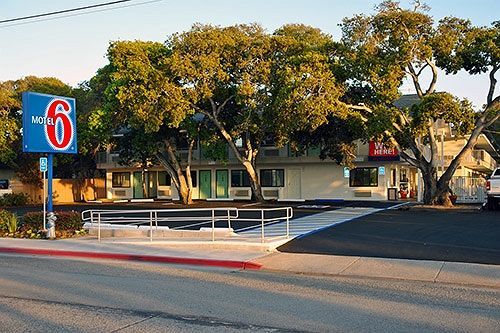 Hotel 6-monterey, Ca
