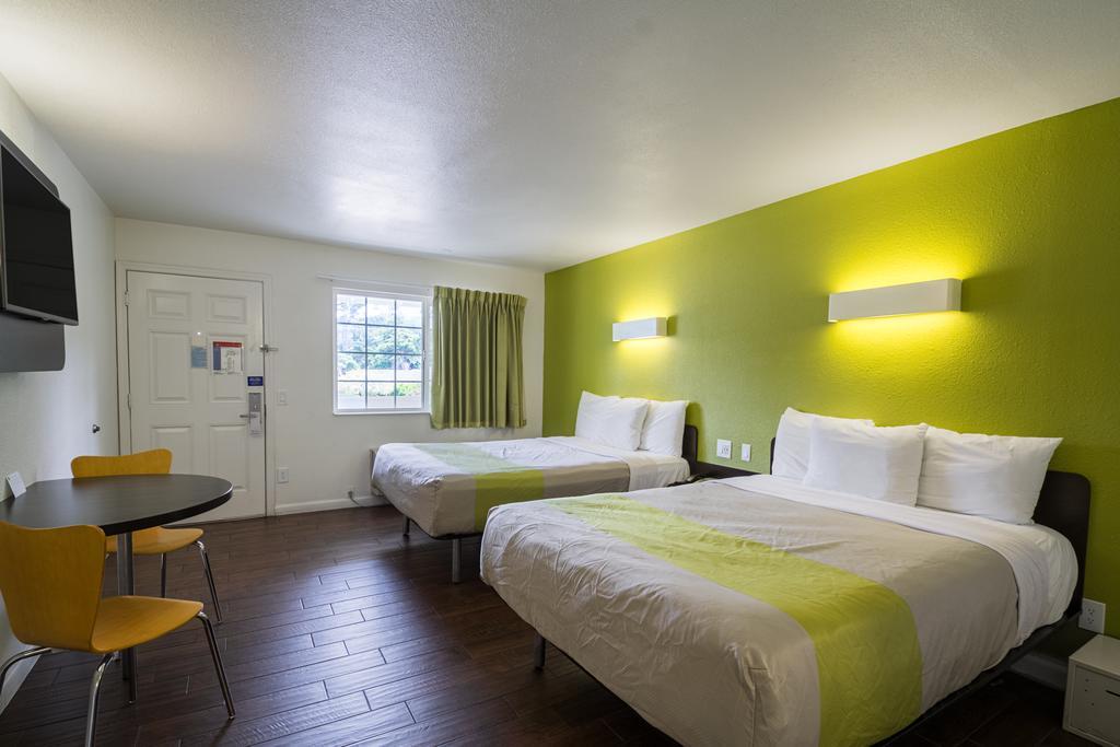 Fisherman's Cove Motel 2*