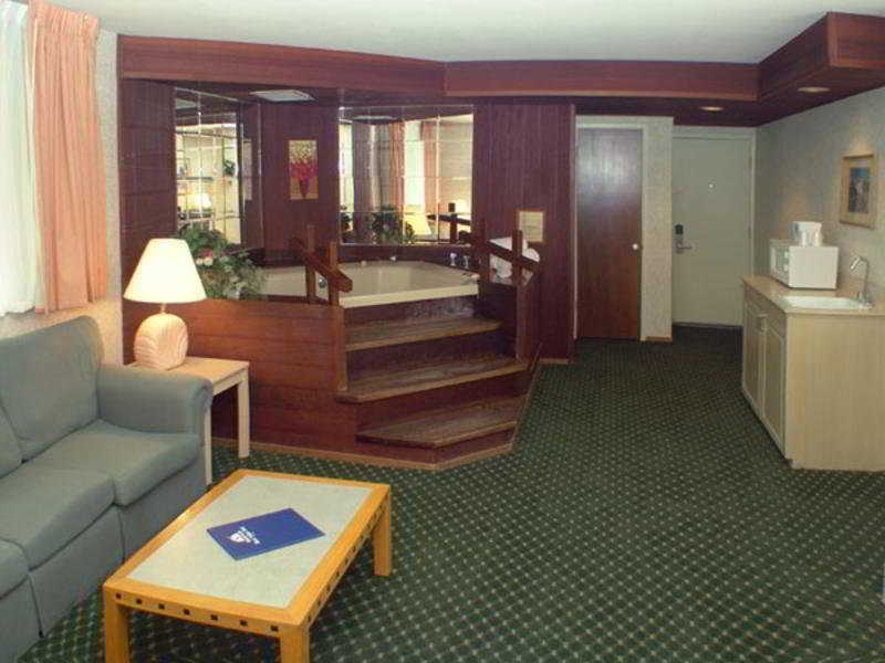 Americas Value & Hotel 2*