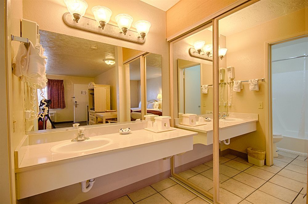 Pacific 2* Monterey
