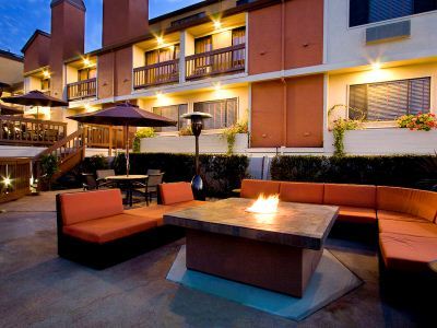 Mariposa And Hotel