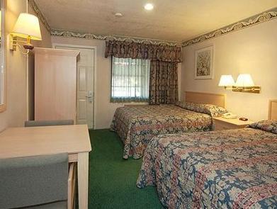 Rodeway Near Fairgrounds Inn *
